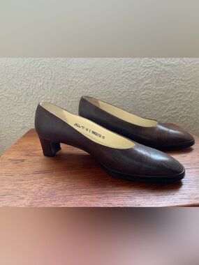 Bally Brown Leather Pumps